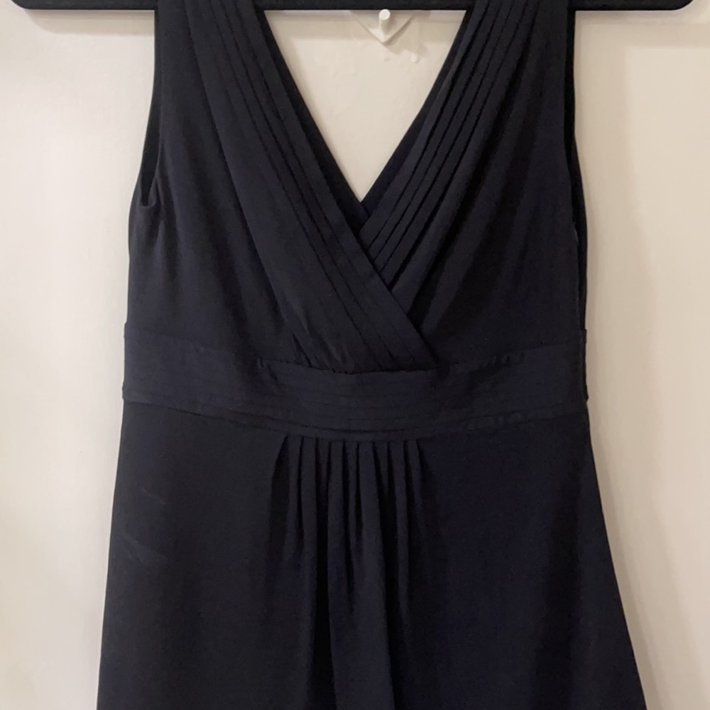 Elie Tahari v neck pleated Empire Waist sleeveless top
